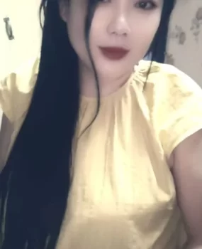 服务很到位的美熟妇