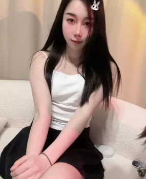 约白云00后小妹子