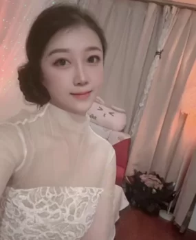 光谷步行街小少妇