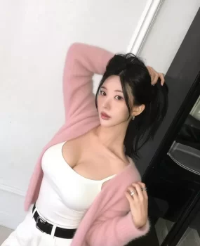 江苏南京蝴蝶鲍鱼粉嫩00后小妹