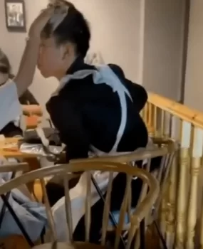 超级软萌的小男生刚成年