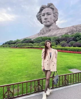 湖南本地公司文员湘妹子真实本人火辣黑丝很会玩