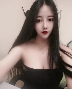 超棒的丰满无毛白领丽人