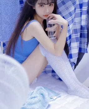 体验粉嫩水多的小湿妹