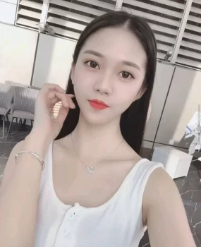 身材颜值极品的小高端白领女神