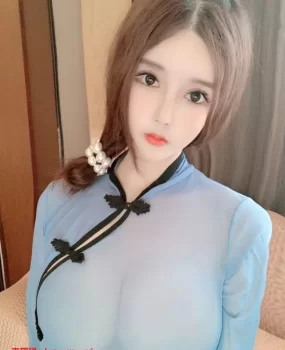 刚来的妹妹，奶子好大。被老板SM调教。制服诱惑。干的两腿发软。水直流