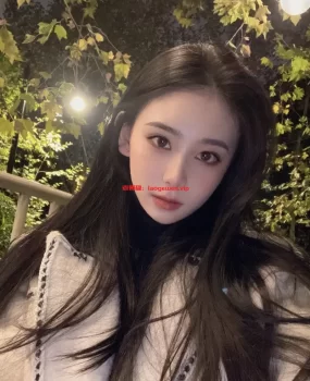 小姐姐b紧水多 叫声淫荡 一双玉腿 让人夜不能寐